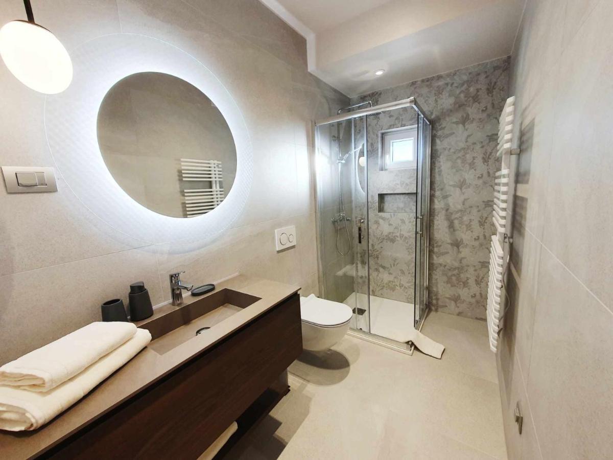 New Ana Design City Center Apartments Пула Екстериор снимка