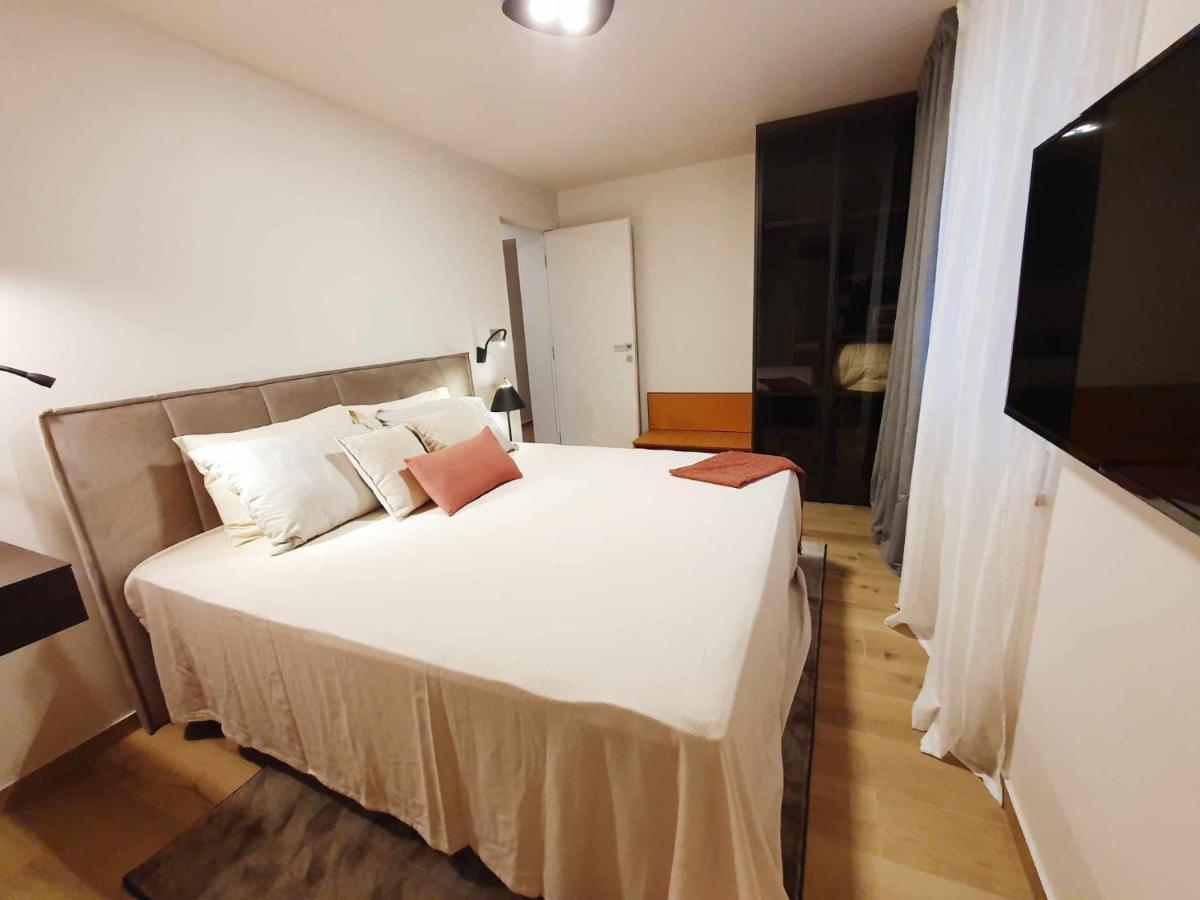 New Ana Design City Center Apartments Пула Екстериор снимка