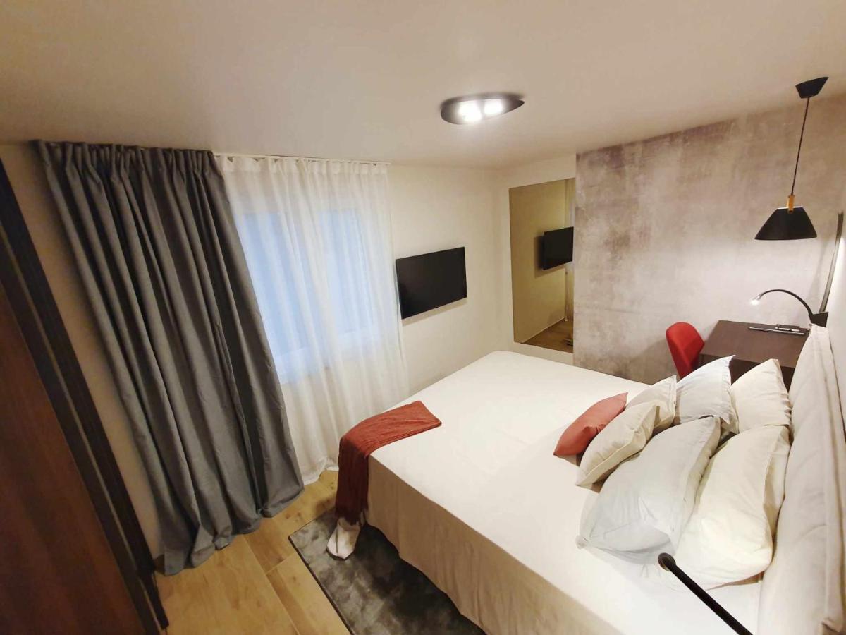 New Ana Design City Center Apartments Пула Екстериор снимка